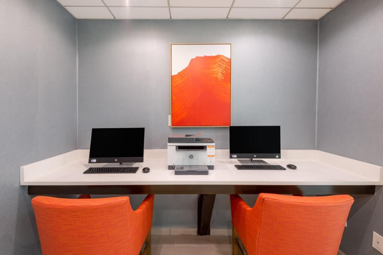 Holiday Inn Express Philadelphia Ne-Bensalem By Ihg Exterior foto