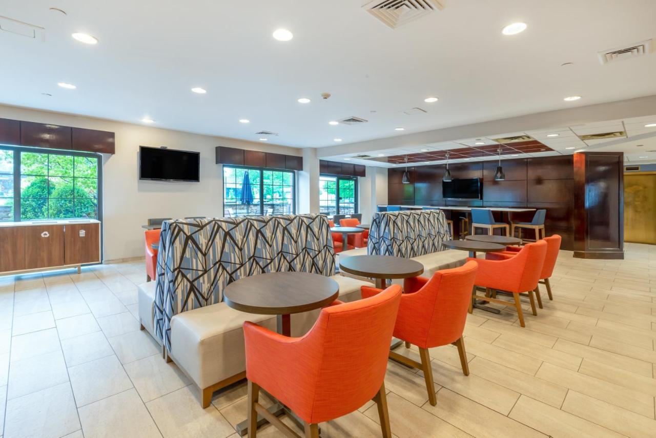 Holiday Inn Express Philadelphia Ne-Bensalem By Ihg Exterior foto