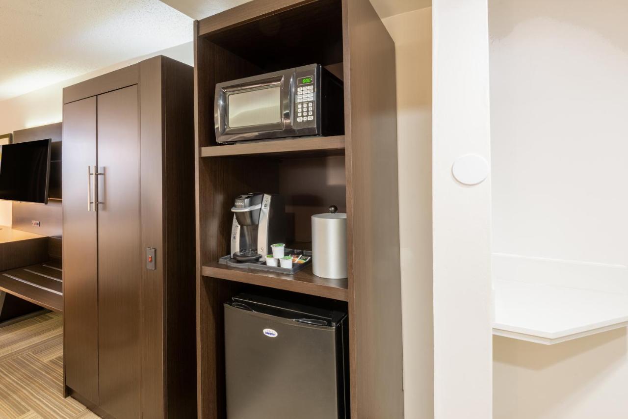 Holiday Inn Express Philadelphia Ne-Bensalem By Ihg Exterior foto
